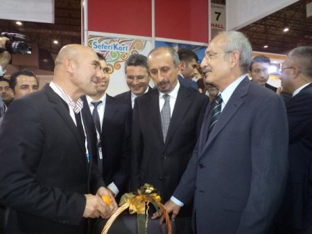 Kılıçdaroğlu CeBIT Bilişim Fuarı'nı ziyaret etti