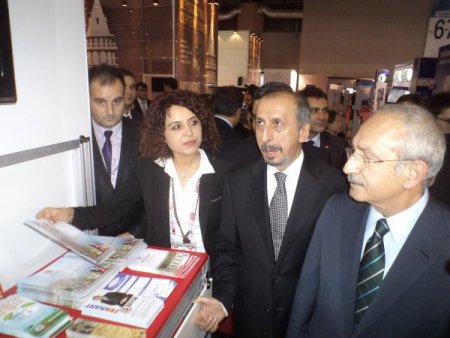 Kılıçdaroğlu CeBIT Bilişim Fuarı'nı ziyaret etti