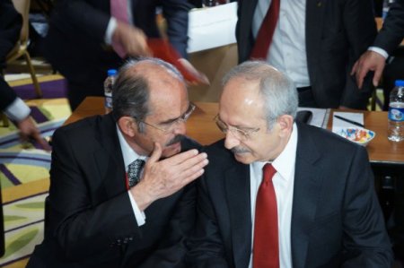 Kılıçdaroğlu: İktidar, CHP'li belediye başkanlarına baskı uygulamaya çalışıyor