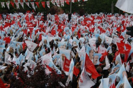 Kılıçdaroğlu Pankartı Sevdi: Akp’ye Oy Vermeyeceğim, Çünkü Hala Bir Beynim Var