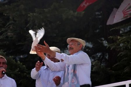 Kılıçdaroğlu Referandum Mitinginde Hükümeti, 'pahalı Mozat'la Eleştirdi