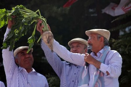Kılıçdaroğlu Referandum Mitinginde Hükümeti, 'pahalı Mozat'la Eleştirdi