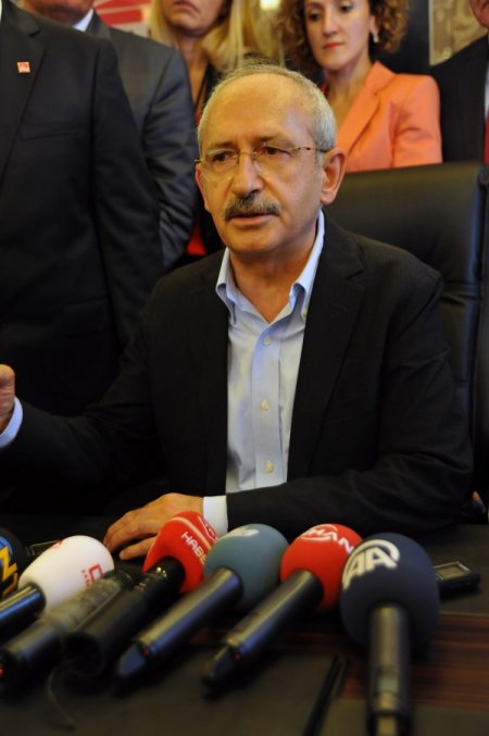 Kılıçdaroğlu: Sırtımızı sıvazlayıp, aferin diyenler var ama halk savaş istemiyor
