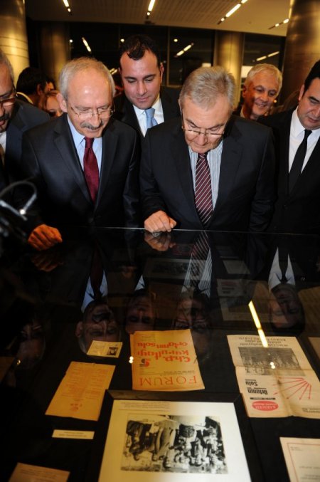 Kılıçdaroğlu ve Baykal, yeni yıl dolayısıyla partililerle bir araya geldi