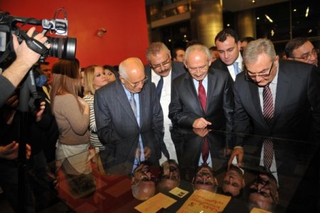 Kılıçdaroğlu ve Baykal, yeni yıl dolayısıyla partililerle bir araya geldi