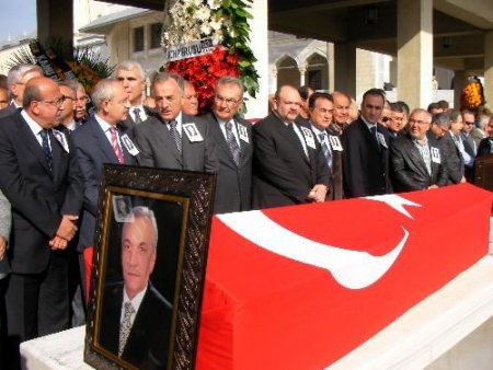 Kılıçdaroğlu Ve Baykal Eski Bakan Gülcegün'ün Cenazesine Katıldı