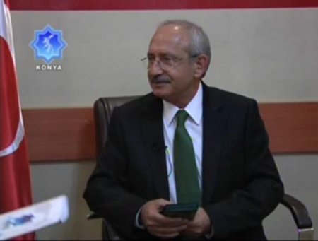 Kılıçdaroğlu’na doğum gününde Kur’an ve başörtüsü hediye edildi