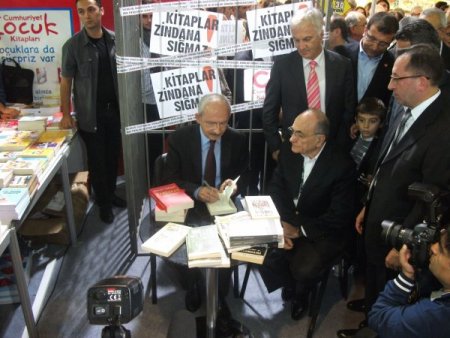 Kılıçdaroğlu’ndan Balbay, Özkan ve Yalçın’a imzalı kitap