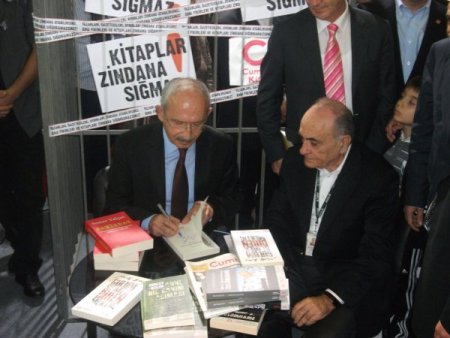 Kılıçdaroğlu’ndan Balbay, Özkan ve Yalçın’a imzalı kitap