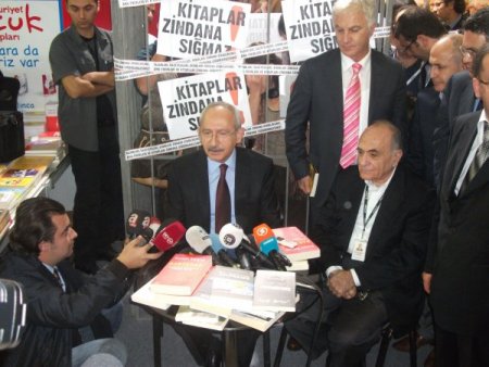 Kılıçdaroğlu’ndan Balbay, Özkan ve Yalçın’a imzalı kitap