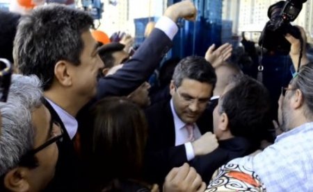 Kılıçdaroğlu'nun açtığı belediye binasında arbede