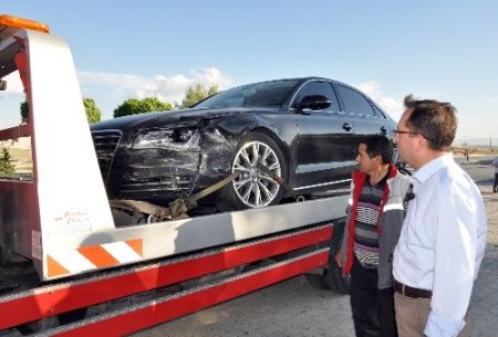 Kılıçdaroğlu'nun makam arabası çekiciyle kaldırıldı