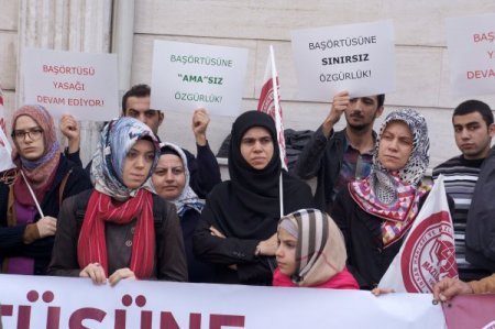 Kılık-Kıyafet Yönetmeliği protesto edildi
