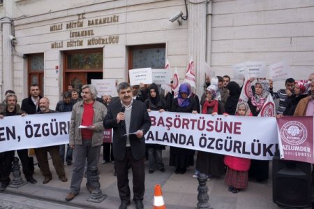Kılık-Kıyafet Yönetmeliği protesto edildi