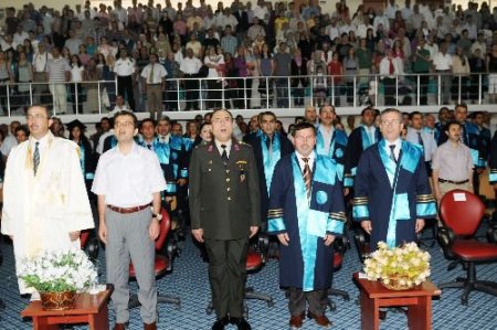 Kilis Üniversitesi 540 Öğrenciyi Mezun Etmenin Sevincini Yaşıyor