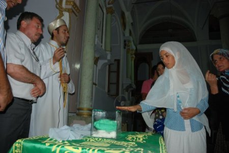 Kiliseye Çevrilen Camide Sakal–ı Şerif İzdihamı Yaşandı