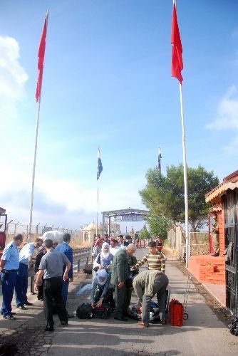 Kilis'te Sınır Ötesi Bayramlaşma Sevinci