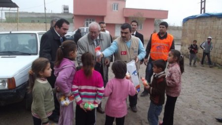 Kimse Yok Mu, Akçakale'deki Suriyeli mültecilere yardım eli uzattı
