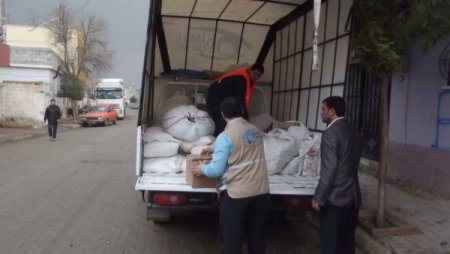 Kimse Yok Mu, Akçakale'deki Suriyeli mültecilere yardım eli uzattı