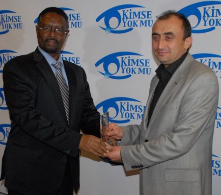 Kimse Yok Mu, bağışçılarına teşekkür plaketi verdi