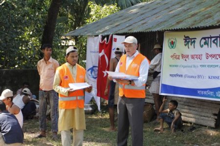 Kimse Yok Mu, Bangladeş-Myanmar sınırında kurban eti dağıtıyor