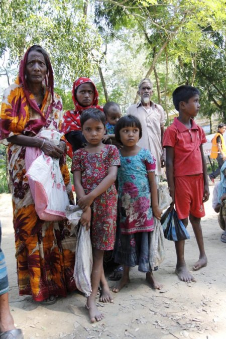 Kimse Yok Mu, Bangladeş-Myanmar sınırında kurban eti dağıtıyor