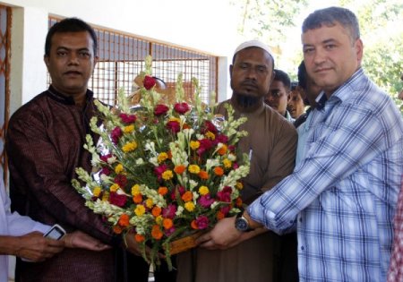 Kimse Yok Mu, bayramda Bangladeşli bakanın köyüne gitti