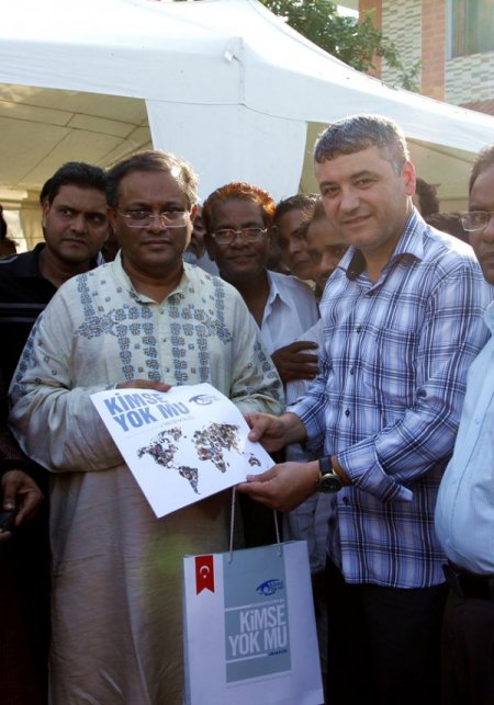 Kimse Yok Mu, bayramda Bangladeşli bakanın köyüne gitti