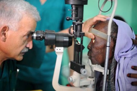 Kimse Yok Mu, Darfur'da Kurduğu Ameliyathane İle Katarakt Hastalarını Aydınlığa Kavuşturuyor