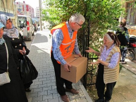 Kimse Yok Mu, Edremit’teki sel mağdurlarına yardım eli uzattı