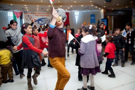 Kimse Yok Mu, Gazzeli yetimleri de sevindiriyor