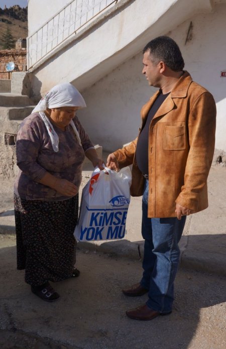 Kimse Yok Mu, Hasan Dede’de yardım dağıttı; Alevi dedesinin duasını aldı