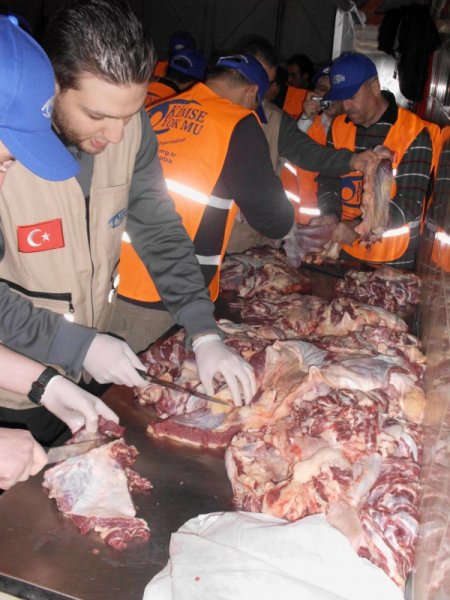 Kimse Yok Mu, Lübnan'da 2 Bin 500 Aileye Kurban Eti Dağıttı