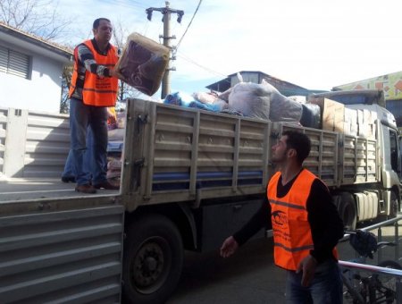 Kimse Yok Mu, Suriyeli ihtiyaç sahiplerine yardım malzemesi gönderdi