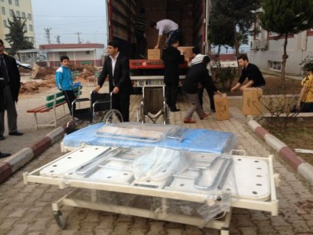 Kimse Yok Mu, Suriyeli sığınmacılara yardım dağıttı