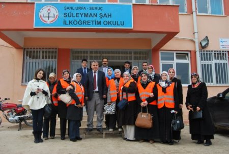 Kimse Yok Mu, Suruçlu 400 öğrenciye giysi yardımı yaptı