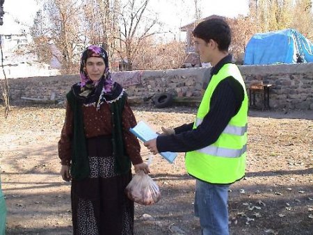 Kimse Yok Mu Ardahan'da Bin 400 Aileye Kurban Eti Dağıttı