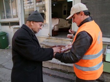 Kimse Yok Mu Bursa Şubesi’nden aşure ikramı