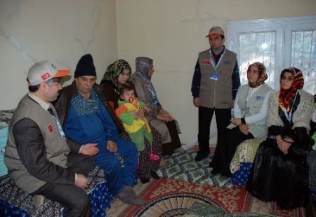 Kimse Yok Mu Derneği, Adanalı Şehit Uzman Çavuşun Ailesine Yardım Eli Uzattı