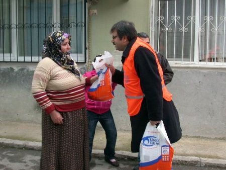 Kimse Yok Mu Derneği, Alevi Vatandaşlara Da Kurban Eti Dağıttı