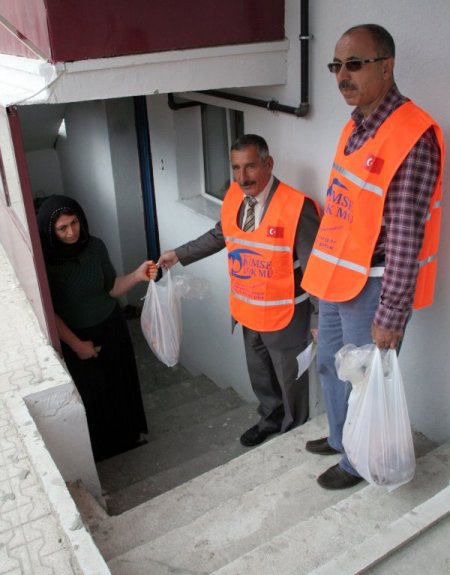 Kimse Yok Mu Derneği, Erzincan'da 500 aileye kurban eti dağıttı