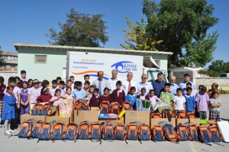 Kimse Yok Mu Derneği, ilkokul öğrencilerini sevindirdi