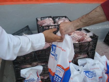 Kimse Yok Mu Derneği 350 Yoksul Aileye Kurban Eti Dağıttı