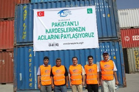 Kimse Yok Mu Derneği Mersin'den Pakistan'a 160 Ton Kuru Gıda Gönderdi