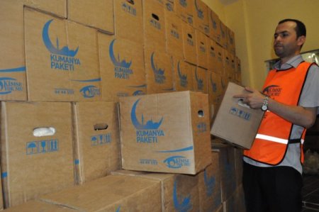 Kimse Yok Mu Derneği Ramazanda Balıkesir'deki Bin Aileye El Uzatıyor