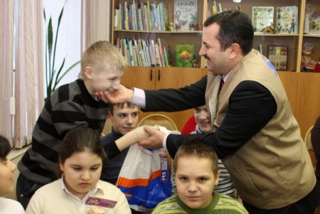 Kimse Yok Mu Derneği'nden Rusya'daki Yetim Çocuklara Yardım