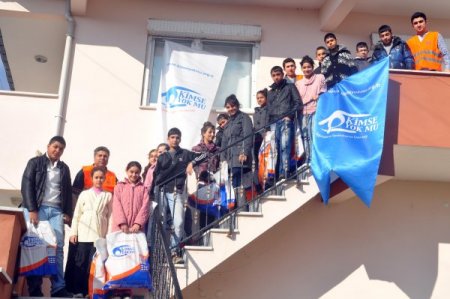 Kimse Yok Mu Derneği’nin giysi yardımı çocukları ısıtacak