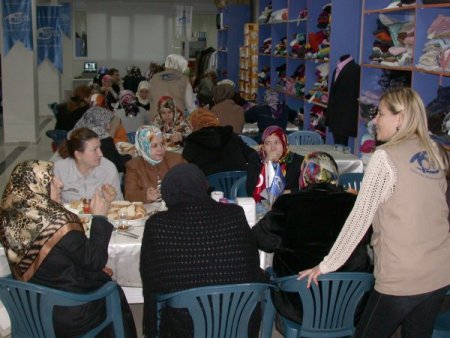 Kimse Yok Mu Derneği’nin Gönüllü Bayan Üyeleri Yeni Gönüllüler Kazanıyor