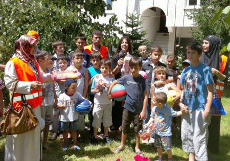Kimse Yok Mu Derneği’nin İftar Sofrası Farklı Kesimleri Bir Araya Getiriyor