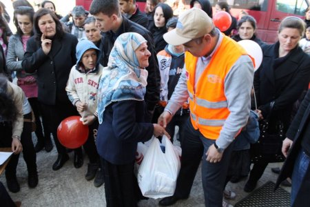 Kimse Yok Mu Derneği'nin yardımı Arnavutları sevindirdi